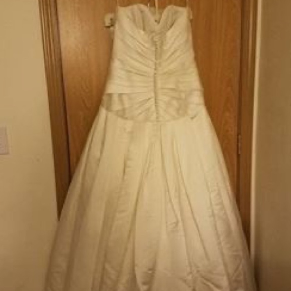 Oleg Cassini Wedding Gown - Picture 4 of 8